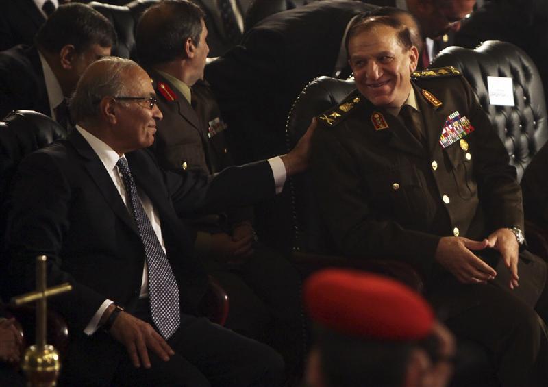 بعد التنازل عن الجزيرتين.. هل يستدعي العسكر«شفيق» في انتخابات الرئاسة؟