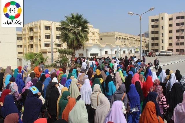 مسيرة بجامعة الفيوم تطالب بالإفراج عن المعتقلين