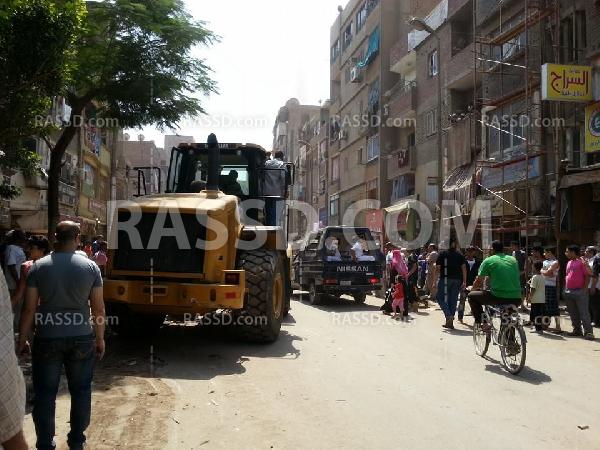 إزالة الإشغالات بـ”حلوان” يسبب غضب الباعة الجائلين