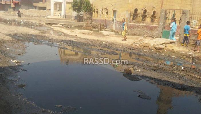 بالصور.. غرق مسجد بمياه الصرف الصحي بالميمون في بني سويف