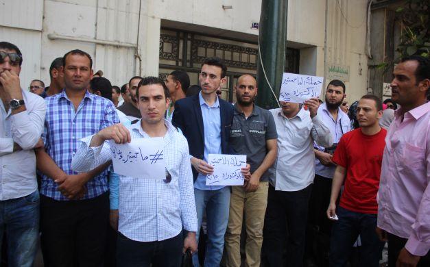 إطلاق الغاز على حملة الماجستير .. ونشطاء: الحكومة مشغوله بتبني سجون