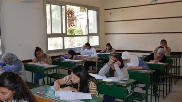 طالبة تضع طفلها في لجنة امتحان «الأحياء»