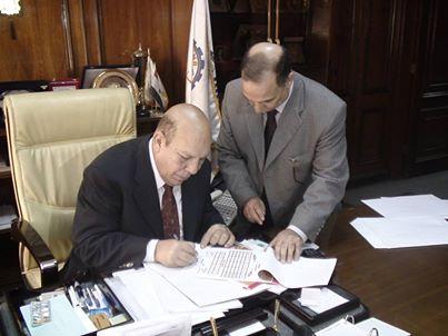 محافظ قنا السابق يغادر مكتبه غاضبا بعد علمه بحركة التعديلات