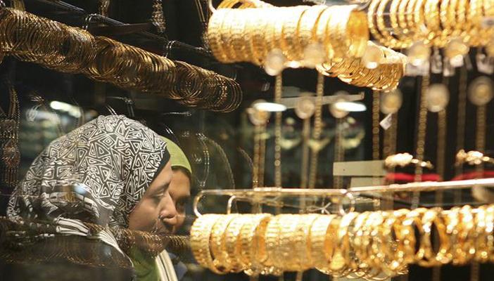 تراجع طفيف للذهب واستقرار أسعار مواد البناء