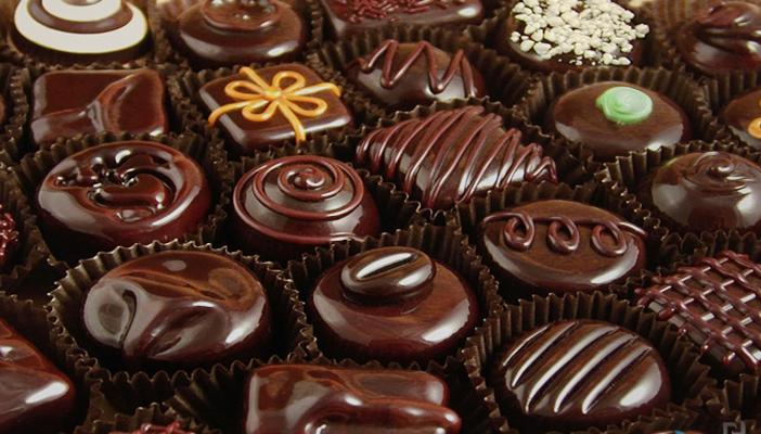 دراسة: الشيكولاتة الداكنة تقلل الإصابة بالأزمات القلبية