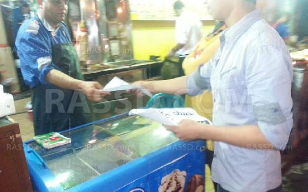 شباب بورسعيد يوزعون ملصقات “هل صليت على النبي”