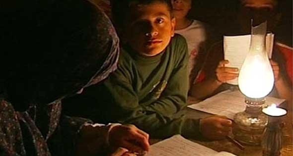 أهالي طلاب الثانوي بالمنيا يتجمهرون بعد انقطاع الكهرباء لـ8 ساعات