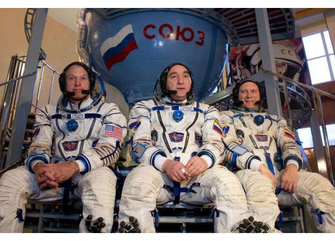 «Space Adventures» تبدأ بيع تذاكر رحلتها للقمر