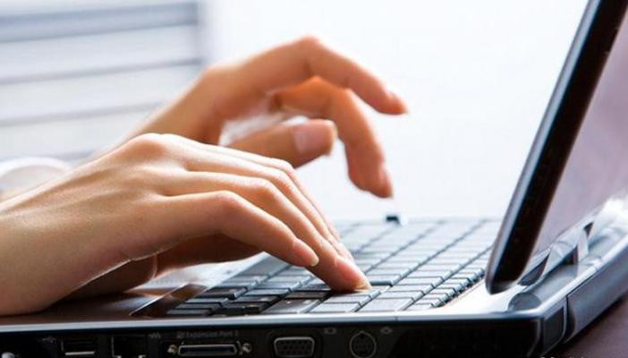 ربع مليون درهم.. غرامة “السب” عبر الإنترنت في الإمارات