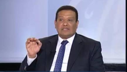 عزوز لـ”علاء الأسواني”: أنت تدس السم في العسل