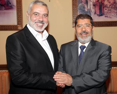 صحيفة إسرائيلية: مرسي سيدفع ثمن علاقته بحماس