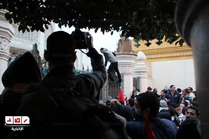 الاشتراكيون الثوريون:سنقتحم «الاتحادية»اذا لم يتنحى مرسي