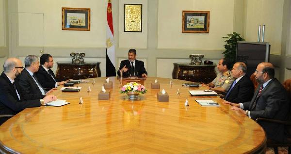 الرئيس يجتمع مع وزراء الدفاع المخابرات والداخلية