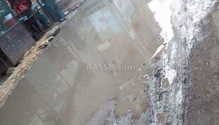 بالصور.. شوارع “سنورس” تغرق بسبب مياه الصرف