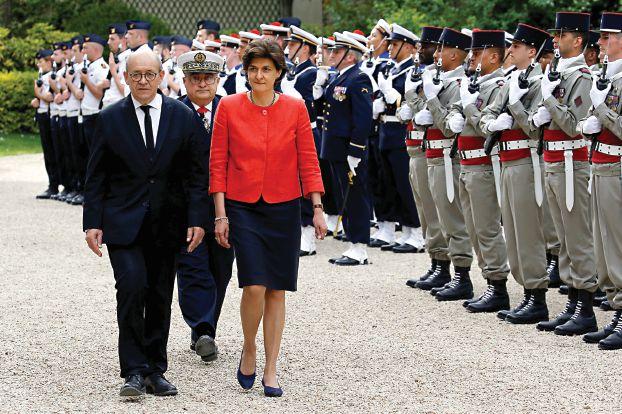 على خلفيه تحقيقات.. وزيرة الدفاع الفرنسية تستقيل بعد شهر من تعيينها