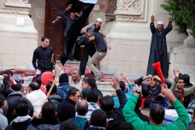 أمن الانقلاب يعتدى على المصلين بأحد مساجد الحضرة بالإسكندرية