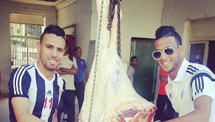 لاعبو الزمالك يذبحون عجلًا قبل مواجهة بتروجيت