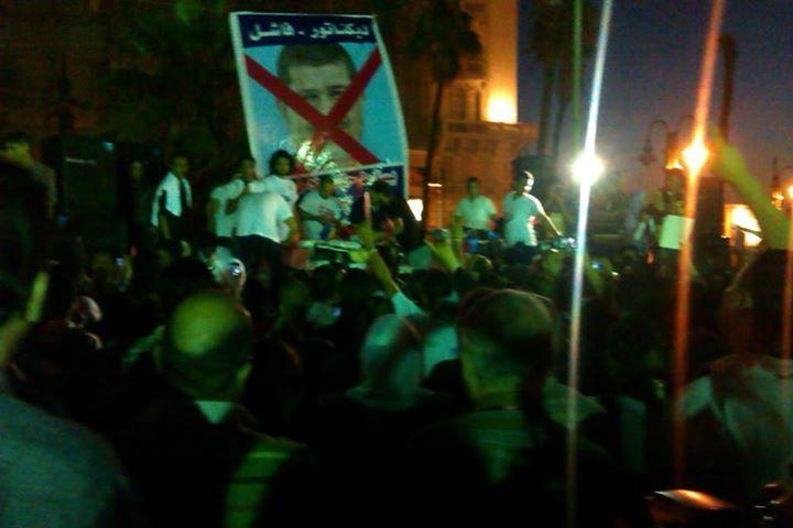 العشرات من تمرد يتظاهرون بالمحلة