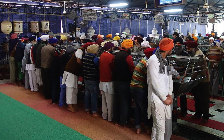 بالصور.. أكبر مطعم في العالم.. يقدم طعام لـ 100,000 شخص يوميا مجانا