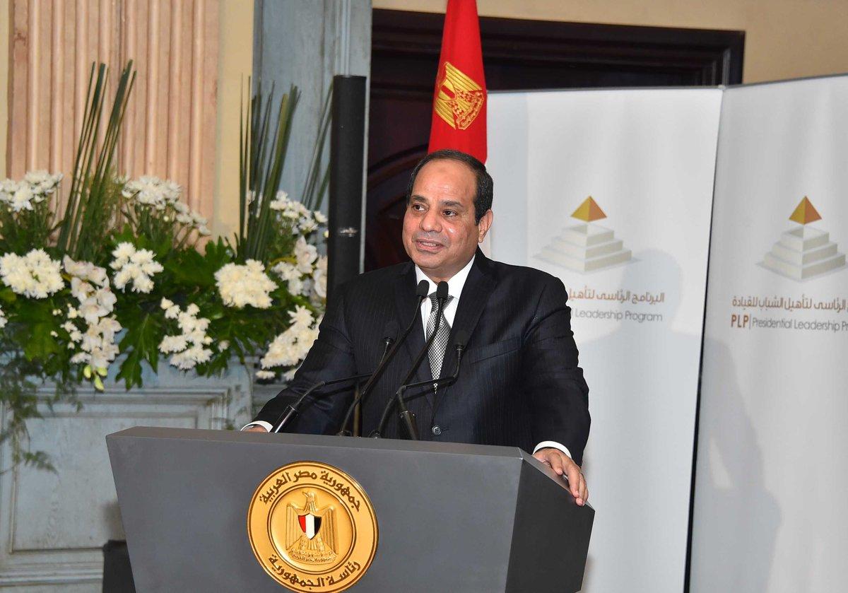 السيسي يدعو الشباب لمؤتمر في سبتمبر.. ونشطاء: ناوي يحبس الباقي منهم