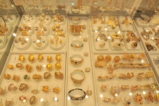 استقرار أسعار الذهب.. عيار 22 يسجل 405 جنيهات