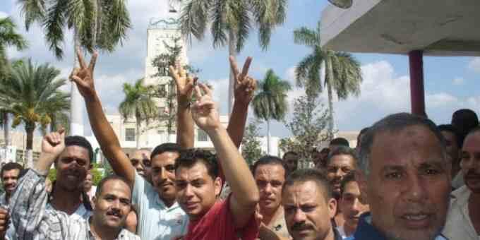 “عاوزين السيسي يحل مشاكلنا” هتاف عمال مستشفى العجوزة