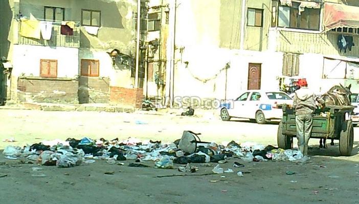 انتشار القمامة بحي الزهور أزمة تؤرق الأهالي في بور سعيد