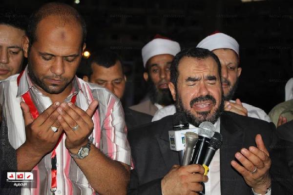 اطلاق الشماريخ في تظاهرات «لا للعنف»