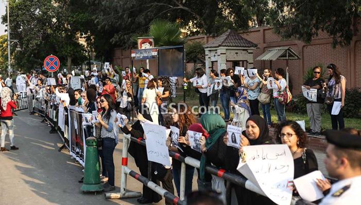 بالصور.. وقفة نسائية أمام الاتحادية للإفراج عن المعتقلين