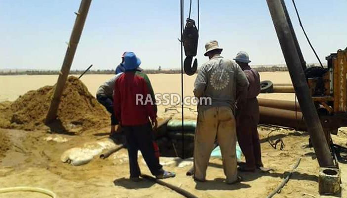 عمال حفر آبار الرهاوي يطالبون الحكومة بتحسين ظروف عملهم