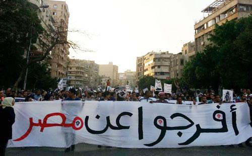 أهالي معتقلي الاتحادية ونشطاء يتضامنون معهم أمام محكمة الجنح