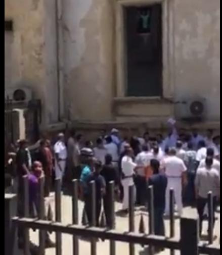 بالفيديو.. قوات الأمن تعتدي على معتقلي برج العرب بمحكمة المنشية