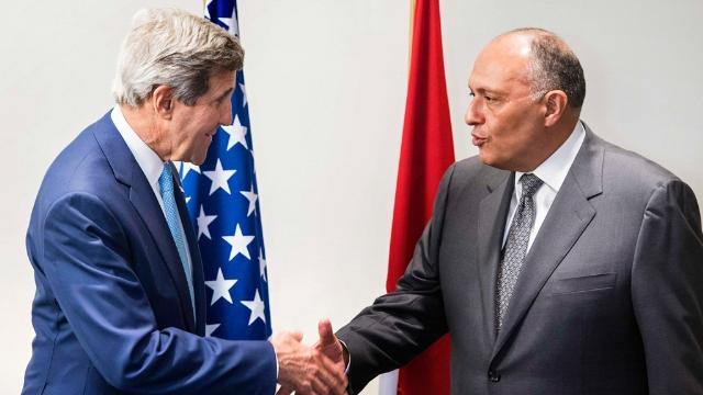 كيري: الانتقال الديمقراطي في مصر يمر بـ”لحظة دقيقة”