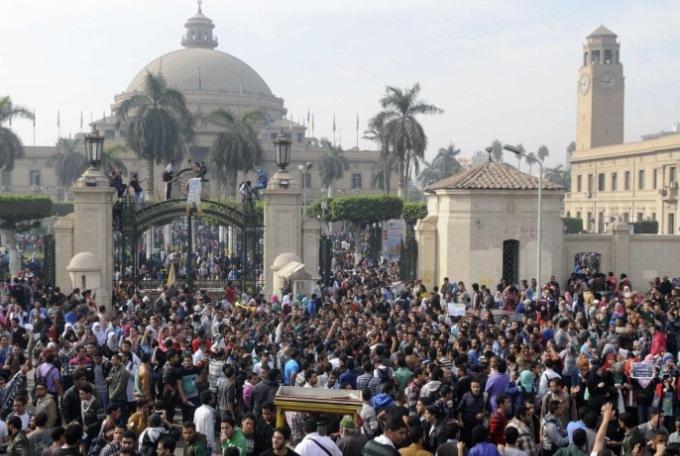 الحراك الطلابي في مصر.. زخم ثوري أم انقسام سياسي؟