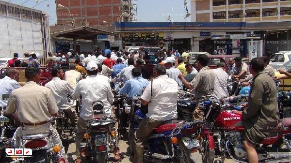 تكدس مرورى بمحطات وقود بنى سويف