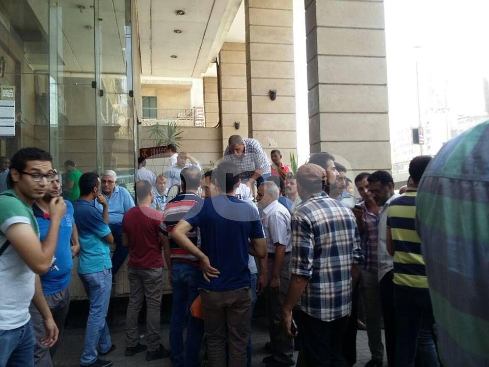 بالصور.. موظفو أوراسكوم: طالبنا بحقنا في التعيين.. فاستدعوا لنا الشرطة