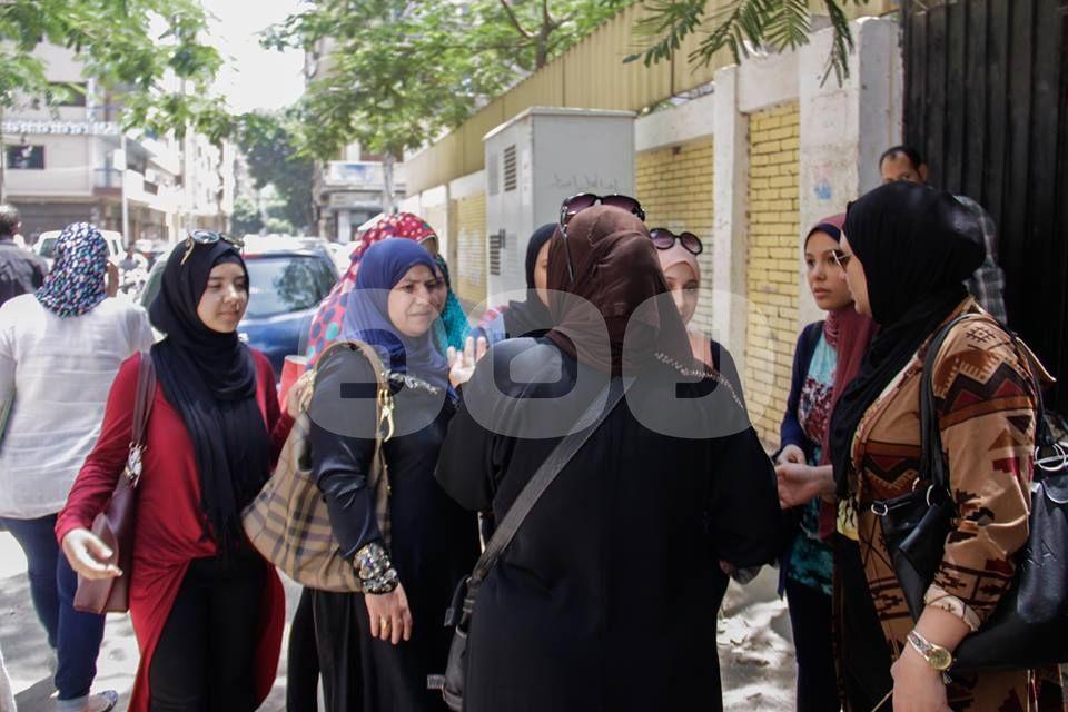 طلاب مدرسة المنيرة: امتحانات اليوم في مستوى الطالب المتوسط