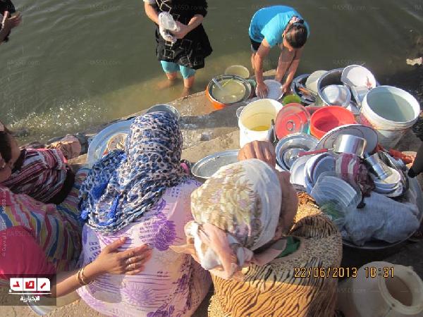 الغسيل في الترع .. بين الأمراض والحاجة إلى المياه