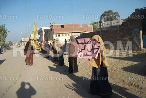 تضامنًا مع المعتقلين.. رافضات الانقلاب بالفيوم ينظمن سلسلة بشرية