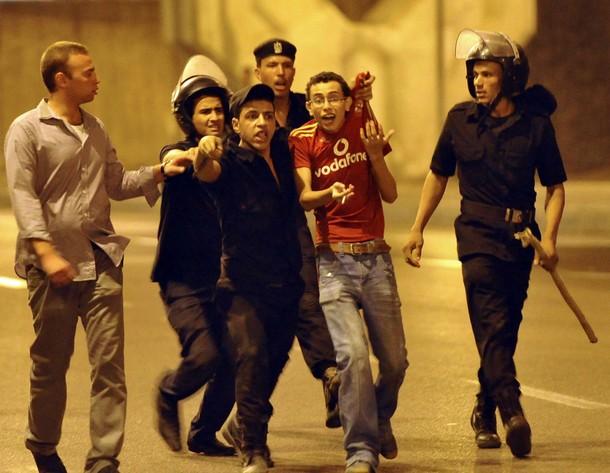 قوات الداخلية والجيش تقتحم قرية بالدقهلية وتطارد الأهالي