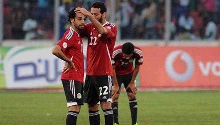 أبو تريكة يداعب صلاح على “تويتر”: مبروك كسبت وعايزين منك “التيشرت”