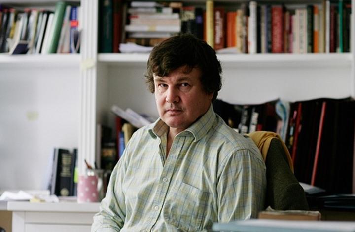 صحفي بريطاني يصف إغلاق حسابات بنكية للمسلمين في لندن بـ”الفضيحة”