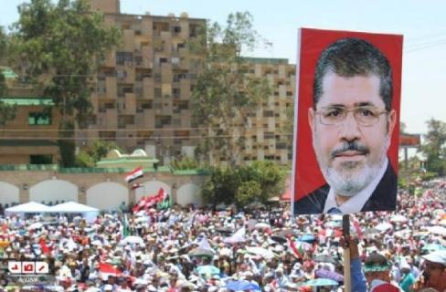 منشورات بجامعة الأزهر تدعو لحماية شرعية الرئيس