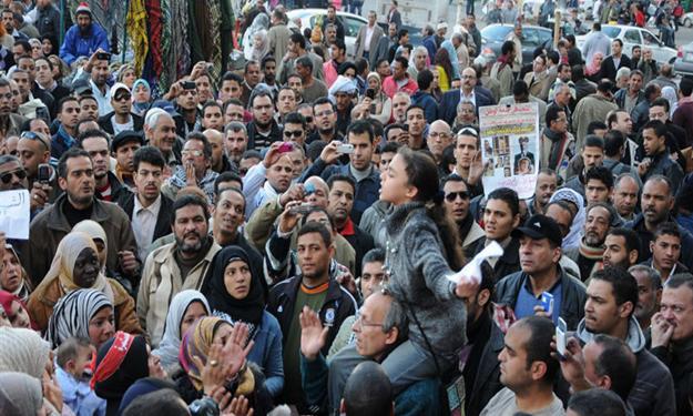 مسيرة السيدة زينب تتجه للتحرير بهتافات مؤيدة لـ”السيسى”