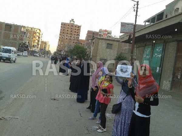 رافضو الانقلاب بـ”الخانكة” ينظمون سلسلة بشرية