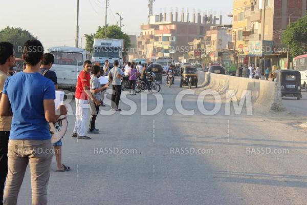 سلسلة بشرية لـ”طلاب ضد الانقلاب” في الجيزة