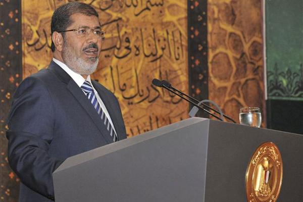 مرسى  : رئيس الدولة هو القائد الأعلى للقوات المسلحة