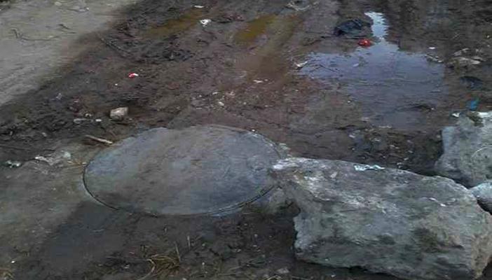 أهالي الوسطاني بدمياط يخشون اختلاط مياه الشرب بالصرف عقب كسر الماسورة