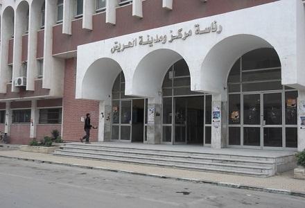 الأمن ينجح في فض اعتصام العشرات أمام مجلس مدينة العريش