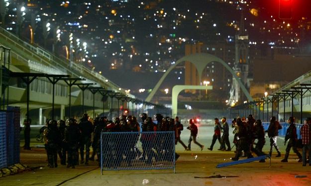 تجدد الاشتباكات بين متظاهرين والشرطة البرازيلية